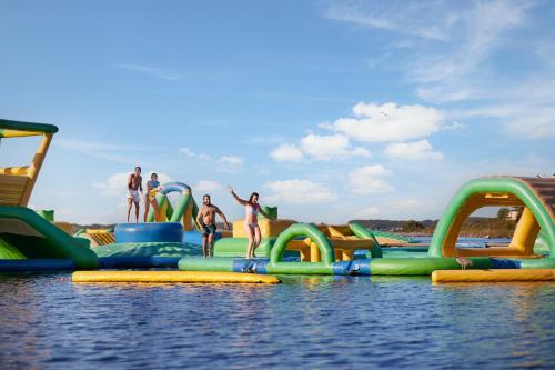 Aquapark v prázdninového areálu nebo okolí