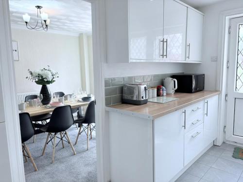 Hillrise - 3 bedroom house with garden photo 15