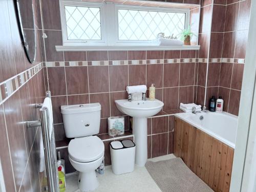 Hillrise - 3 bedroom house with garden photo 37