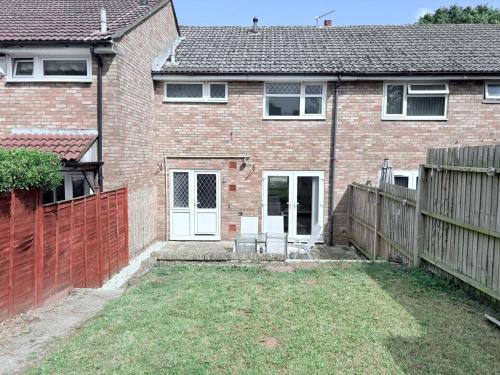 Hillrise - 3 bedroom house with garden photo 3