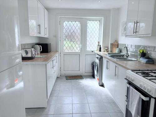 Hillrise - 3 bedroom house with garden photo 11