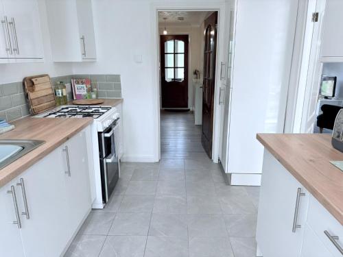 Hillrise - 3 bedroom house with garden photo 12