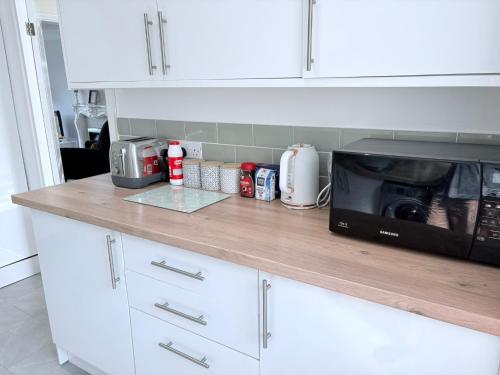 Hillrise - 3 bedroom house with garden photo 14