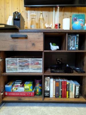 a wooden book shelf filled with books at BnB LES OISEAUX, chez Lidia, 26m2 à 44m2, 2ème étage in Vendlincourt