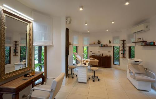 a room with a hair salon with a mirror at Zanzibar White Sand Luxury Villas & Spa - Relais & Chateaux in Paje