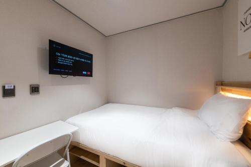 Кровать или кровати в номере Hi Seodaemun