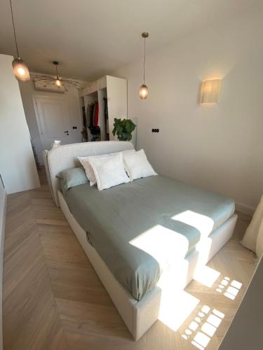 Beautiful and bright 2 rooms