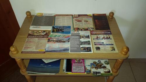 a small wooden table with books on it at Hajas Família Kiadó Szobák in Balatonmáriafürdő