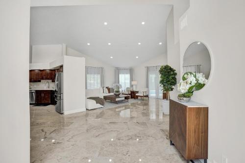 Χώρος καθιστικού στο The Grand Luxe 8BR Villa w POOL and basketball