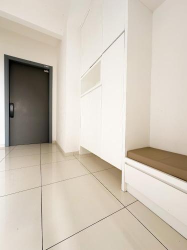 Postel nebo postele na pokoji v ubytování Beacon Executive Suite with SkyPool 3BR 8pax Georgetown Penang