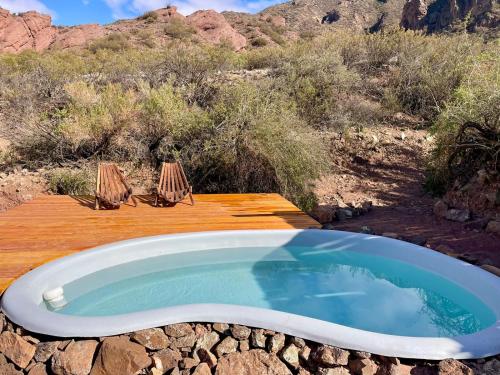 a hot tub in the middle of the desert at El Nido Domos in Mendoza
