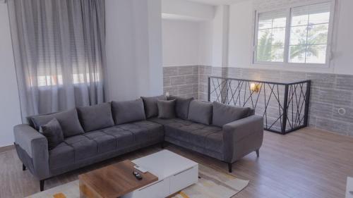 Gallery image of Duplex avec terrasse et vue sur mer au bord de leau in El Marsa