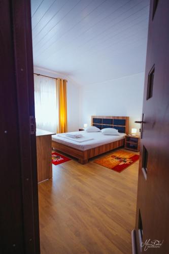 a bedroom with a large bed in a room at Casa Dochia in Sfântu Gheorghe