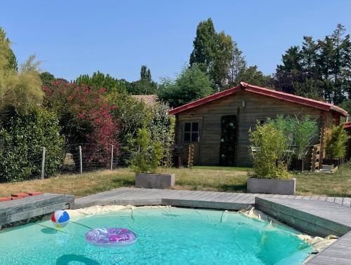 Πισίνα στο ή κοντά στο Chalet Boréal