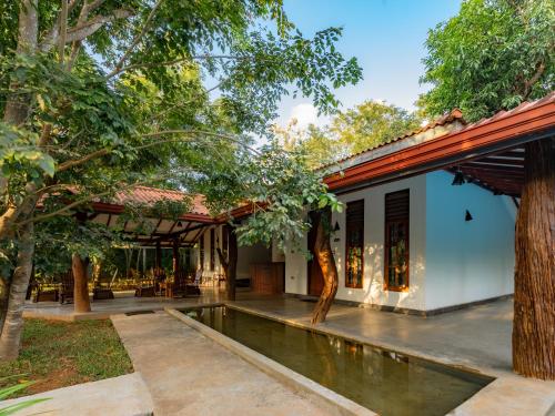 Bazén v ubytování Kingfisher Resort & Retreat Sigiriya nebo v jeho okolí