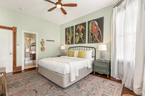Postel nebo postele na pokoji v ubytování CORONA at Azul Mansion Key West
