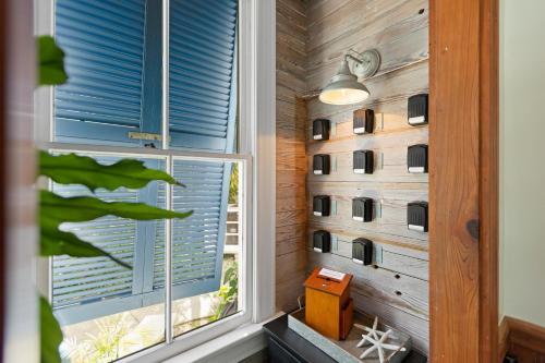 a room with a window with blue blinds at FUENTE at Azul Mansion Key West in Key West
