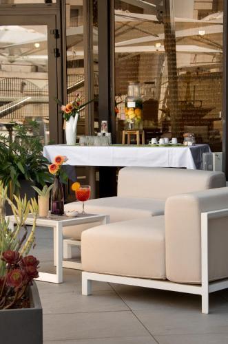 a room with two white chairs and a table at Mercure Montpellier Centre Comédie in Montpellier