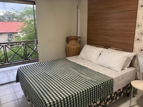 a bedroom with a bed and a window with a view at Flat 3 Mobiliado no Condominio Flats Monte Castelo - Gravatá PE in Bezerros