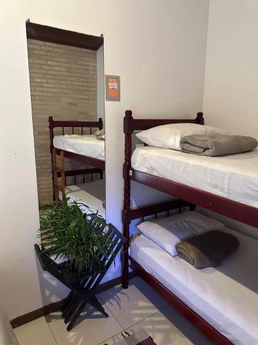 Una cama o camas en una habitación de Biergarten Hostel
