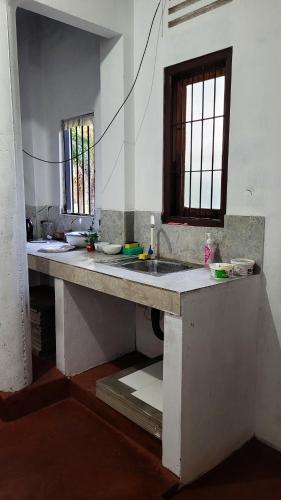 Kuchyň nebo kuchyňský kout v ubytování EECS Transit and Budget Homestay