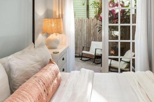 Фотография из галереи THE MALLORY SUITE at Inn on Fleming Key West! в Ки-Уэст