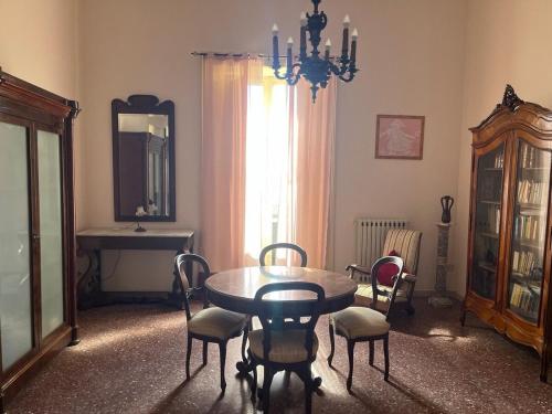 Gambar di galeri bagi Classic residence in the historic center di Tropea