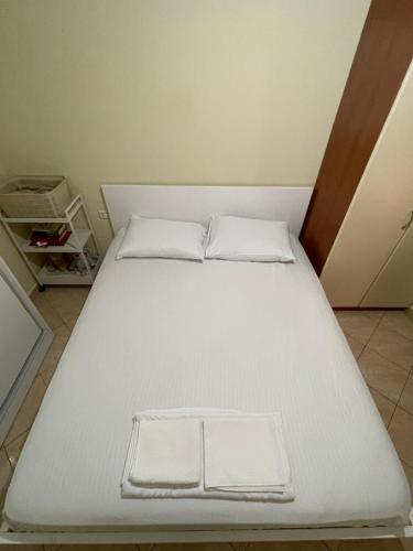 Katil atau katil-katil dalam bilik di Pine View Apartment Durrës