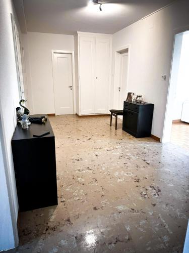 an empty room with a black desk and a table at Royal Stay - Spacious City Apartment - Best Location Bern in Bern