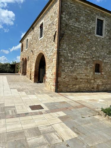 a large brick building with a large doorway at Torre di Viepri in Serre di Rapolano