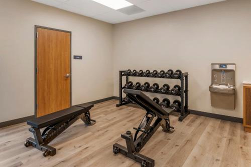 Fitness centrum a/nebo fitness zařízení v ubytování Candlewood Suites Chester - Richmond by IHG