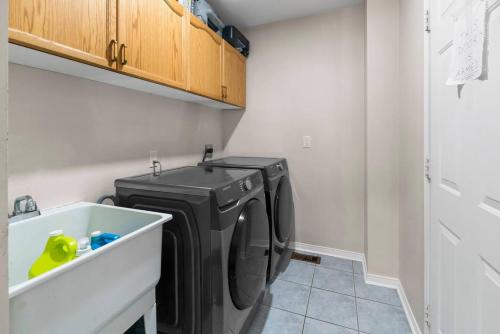 Fotografie z fotogalerie ubytování Cozy Family Home Netflix Backyard and Quiet Area v destinaci Mississauga