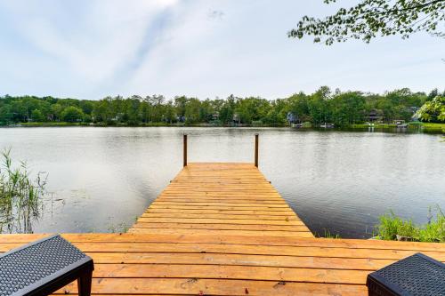 Gallery image of Hot Tub and Game Room! Lakefront Gem in Pocono Mtns in Tobyhanna