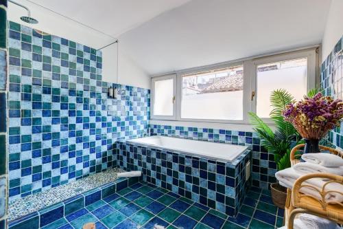 Attico incantevole con idromassaggio e terrazzo