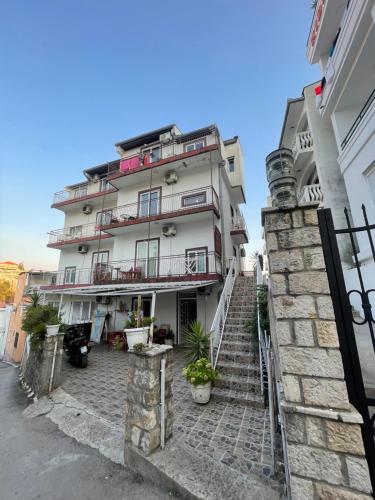 Budova, kde se apartmán nachází