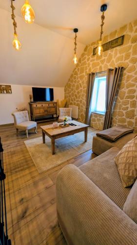 a living room with a couch and a table at Gîte des champs étoilés in Thuboeuf