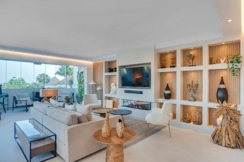 Atico Dúplex en Estepona con Vistas al Mar y Montaña a 10 min de la Playa