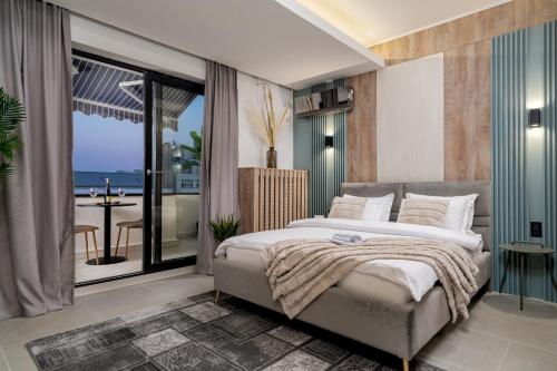 Ένα ή περισσότερα κρεβάτια σε δωμάτιο στο Elegant Studios - Near Piata Romana & Athenaeum