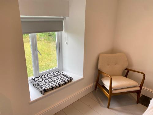 Ruang duduk di Mynachdy, North Wales Luxury Rural Farmhouse