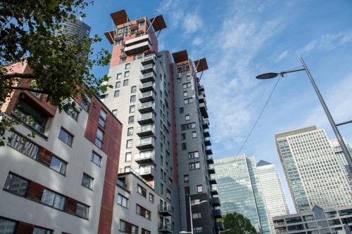 a tall building in a city with tall buildings at Luxury property with stunning views of Canary Warf in London