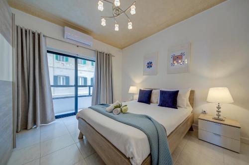 Postel nebo postele na pokoji v ubytování Casa Mare, Sea Front, Sliema, Tigne Point by Haven & Keys Malta