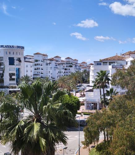 Bright & Cozy studio in the center of Puerto Banus, pool and terrace.