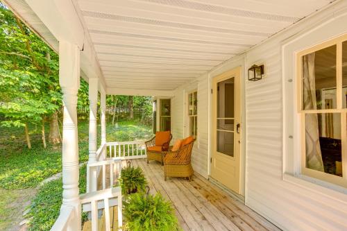 Jardín al aire libre en half Mi to Dtwn Frankfort Fernhaven Home with Yard