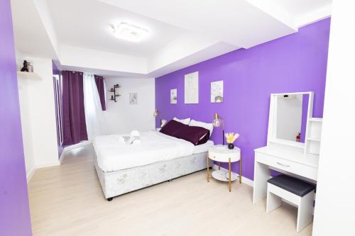Ένα ή περισσότερα κρεβάτια σε δωμάτιο στο Ayalux Staycation