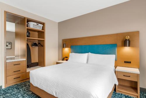 Postel nebo postele na pokoji v ubytování Candlewood Suites Chester - Richmond by IHG