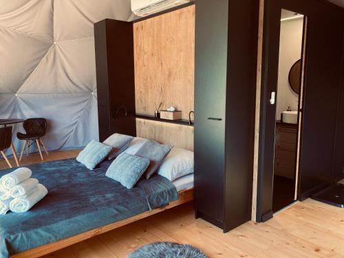 a bedroom with a bed in a tent at Poziom 713 in Trzebunia