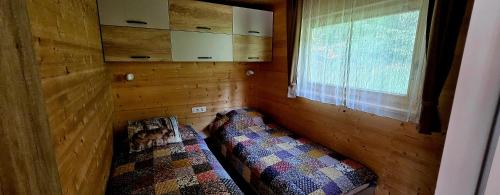 Katil atau katil-katil dalam bilik di Planinski Dom na Travni Gori