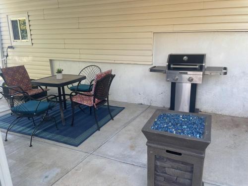 Φωτογραφία από το άλμπουμ του Charming WinnieTrailer with Cozy Private Patio Escape σε Farmington