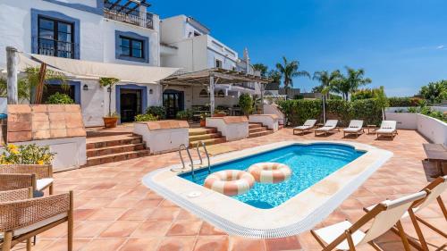 House with 3 ensuite bedrooms and a private pool