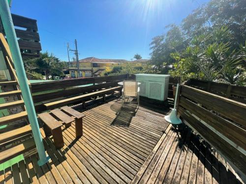 En balkon eller terrasse på Ape Familia c Ar e prox Praias e Centro Búzios 4p